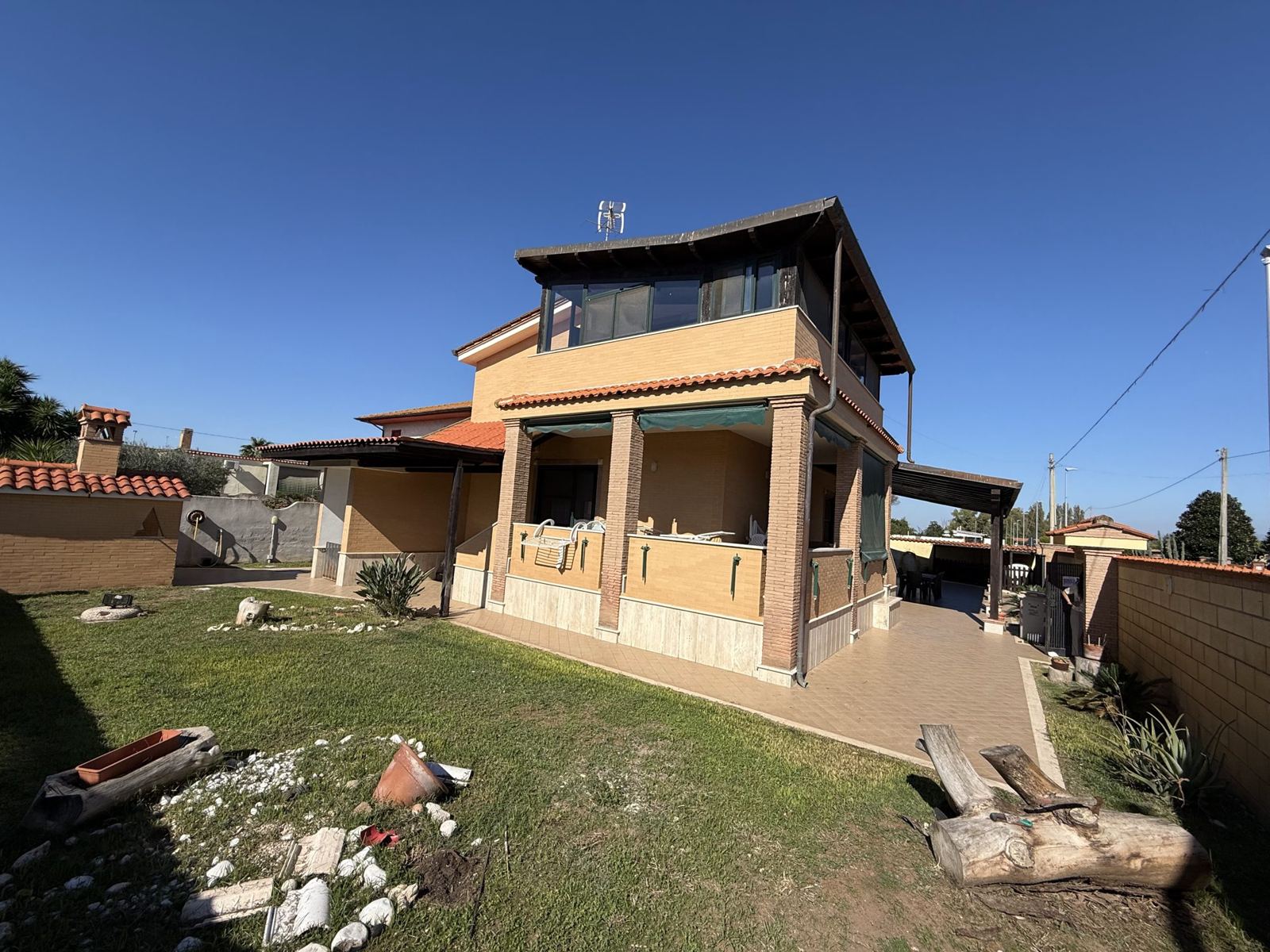Villa con due appartamenti e giardino a Borgo Sabotino (Latina) — foto 2