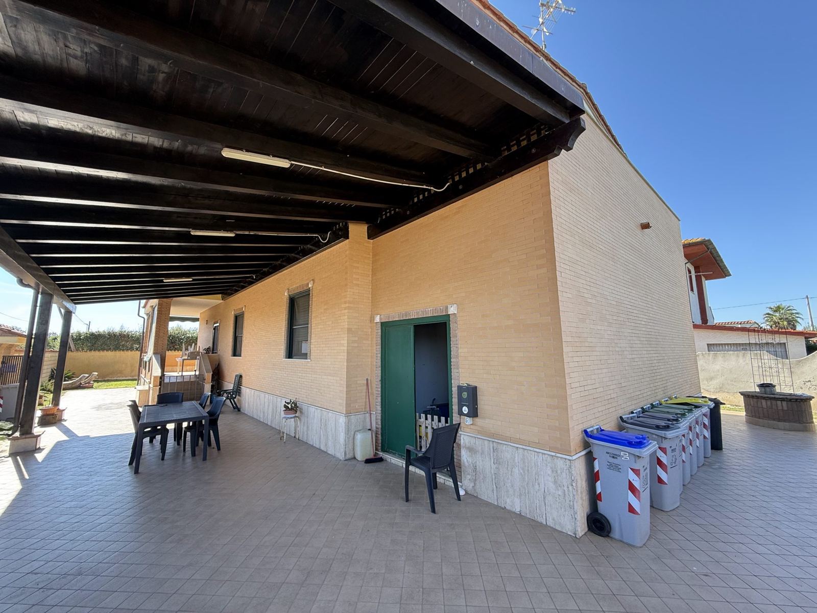 Villa con due appartamenti e giardino a Borgo Sabotino (Latina) — foto 4