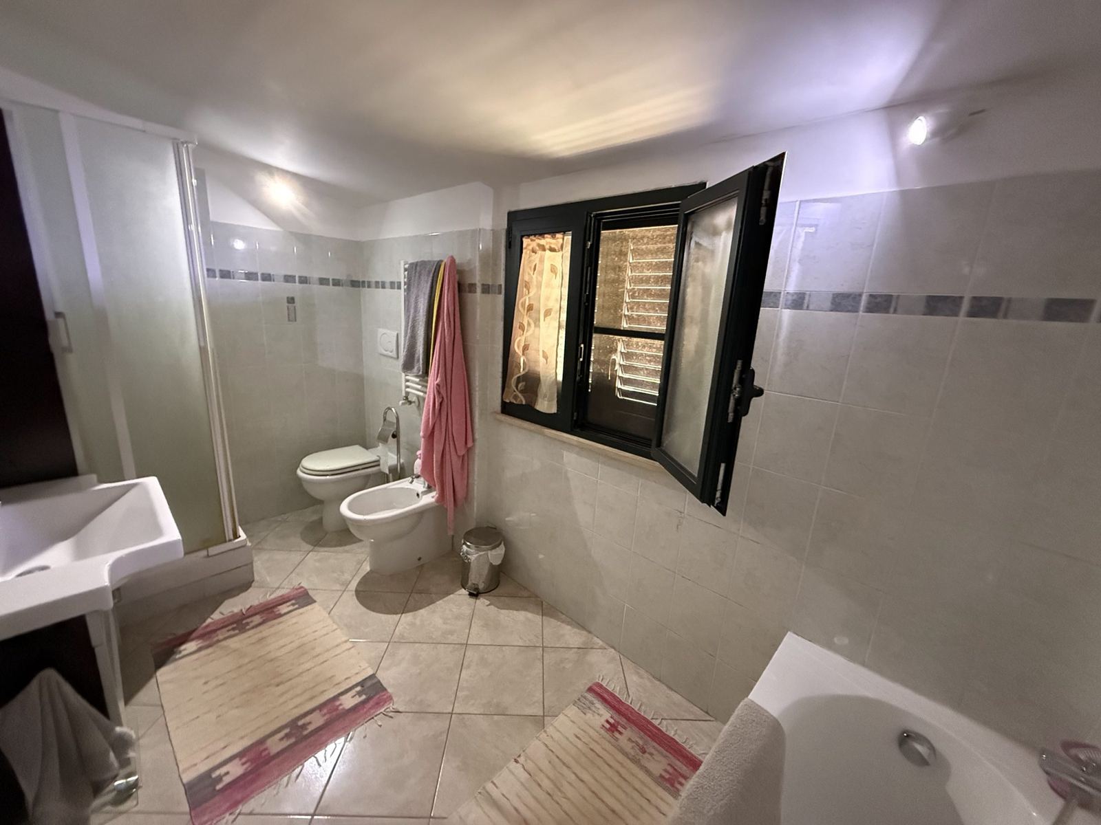 Villa con due appartamenti e giardino a Borgo Sabotino (Latina) — foto 14