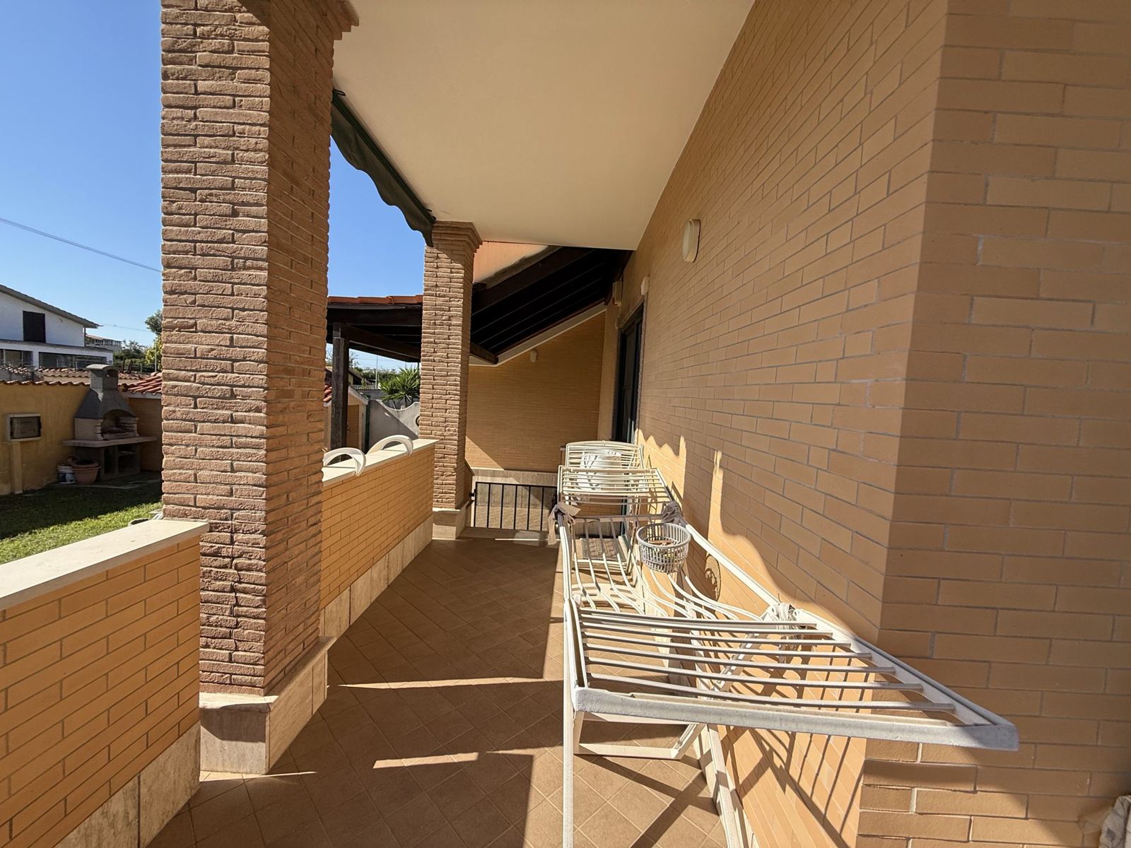 Villa con due appartamenti e giardino a Borgo Sabotino (Latina) — foto 21