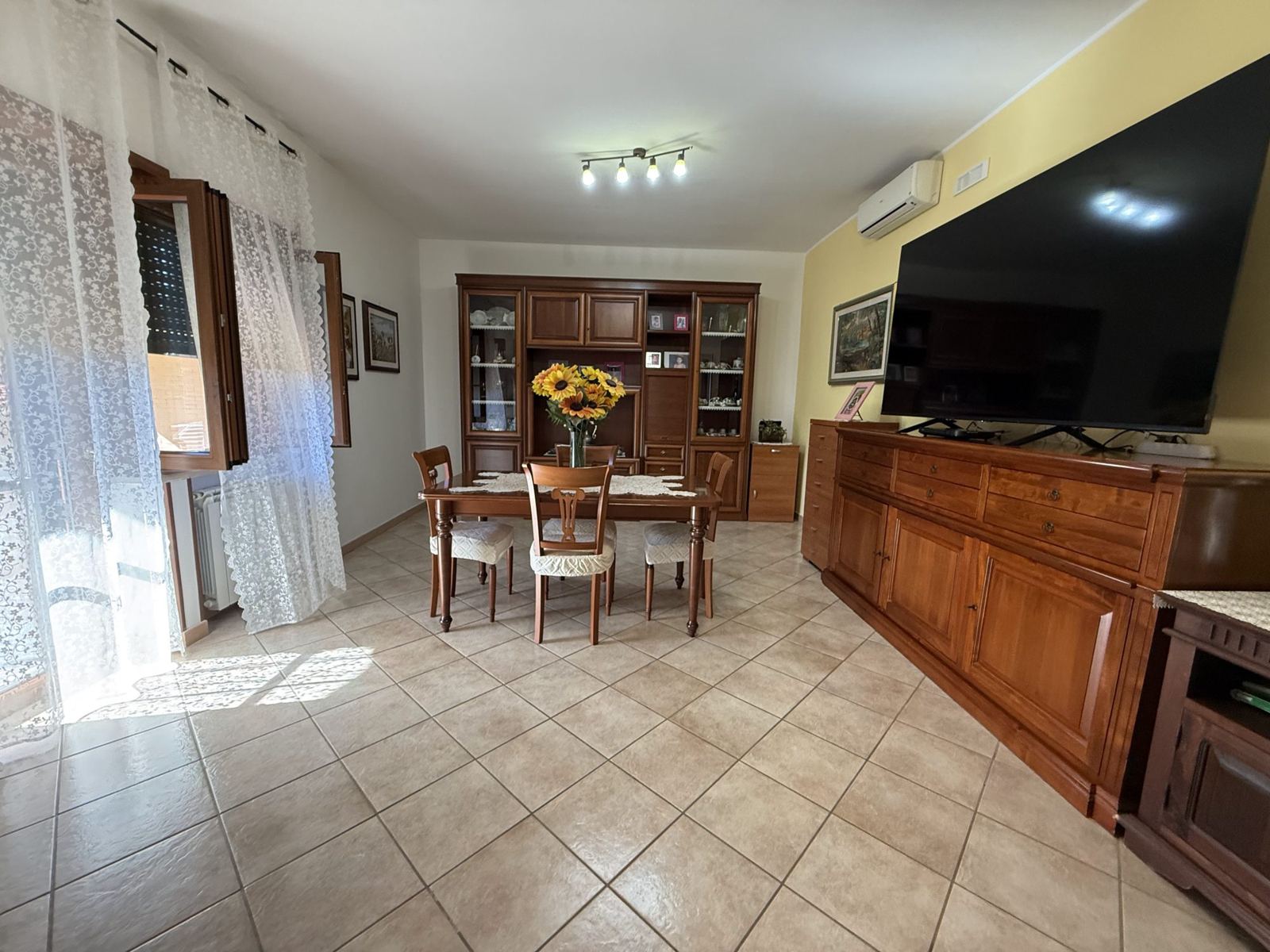 Villa con due appartamenti e giardino a Borgo Sabotino (Latina) — foto 23