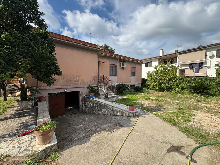 Villa indipendente a Sabaudia — foto 1