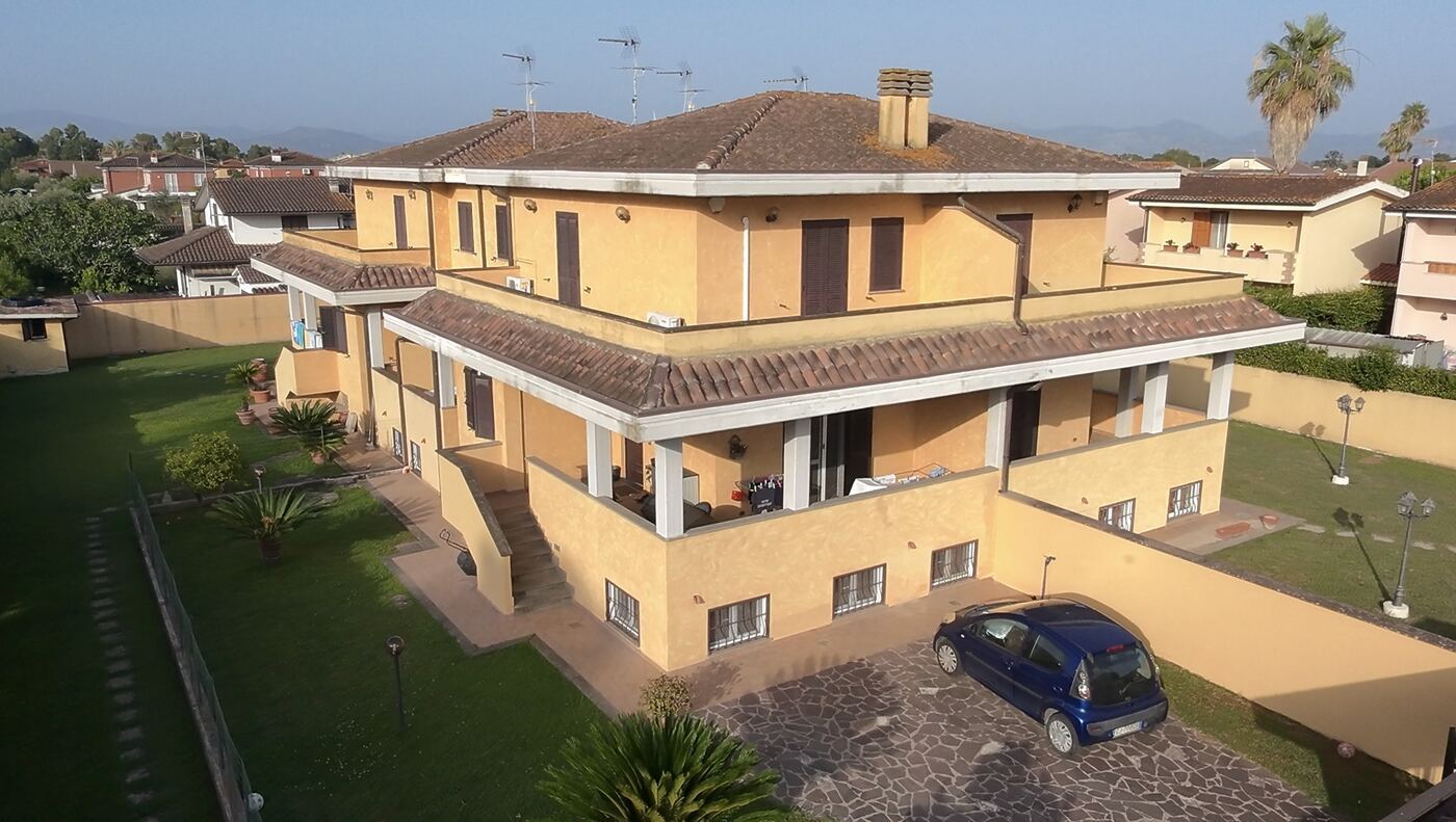 Villetta a schiera — Sabaudia